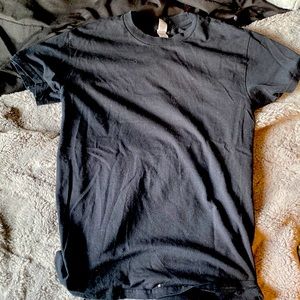 Black t shirt size small